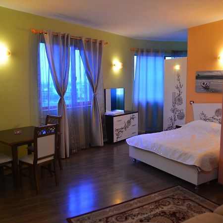 Royal Gaz Hotel Durrës Exteriör bild