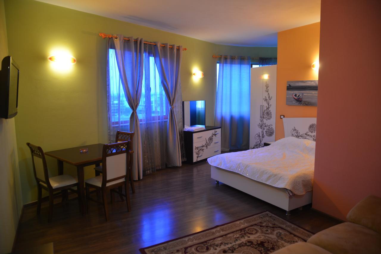 Royal Gaz Hotel Durrës Exteriör bild
