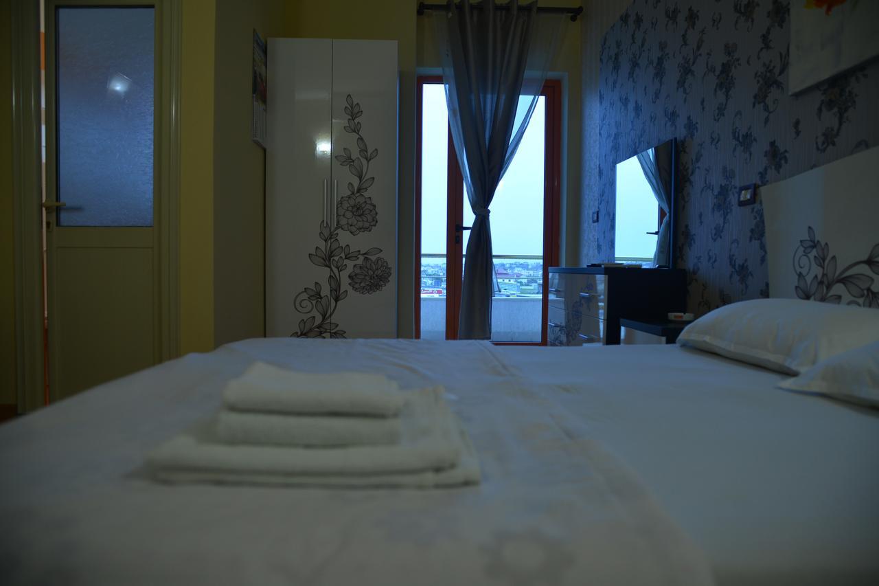 Royal Gaz Hotel Durrës Exteriör bild