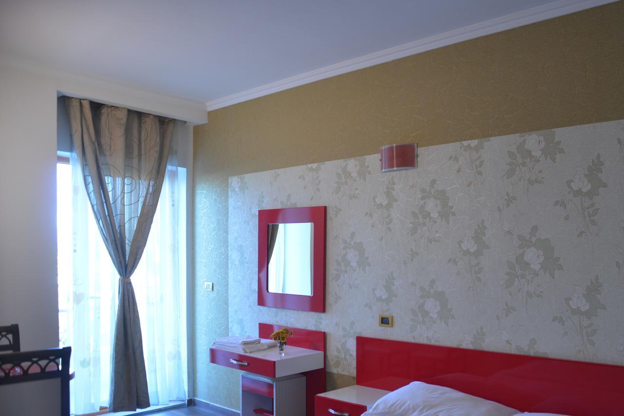 Royal Gaz Hotel Durrës Exteriör bild